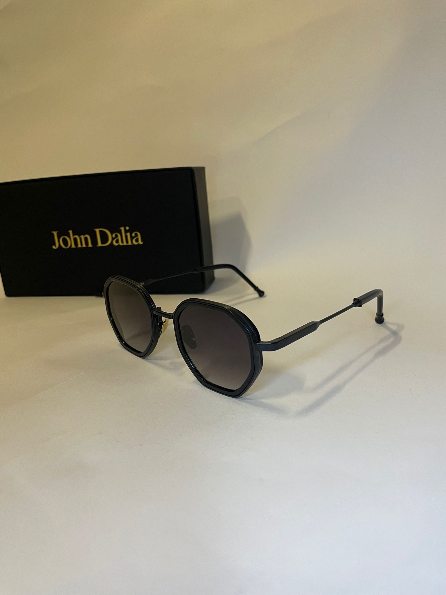 John Dalia Zonnebril Black On Black C113