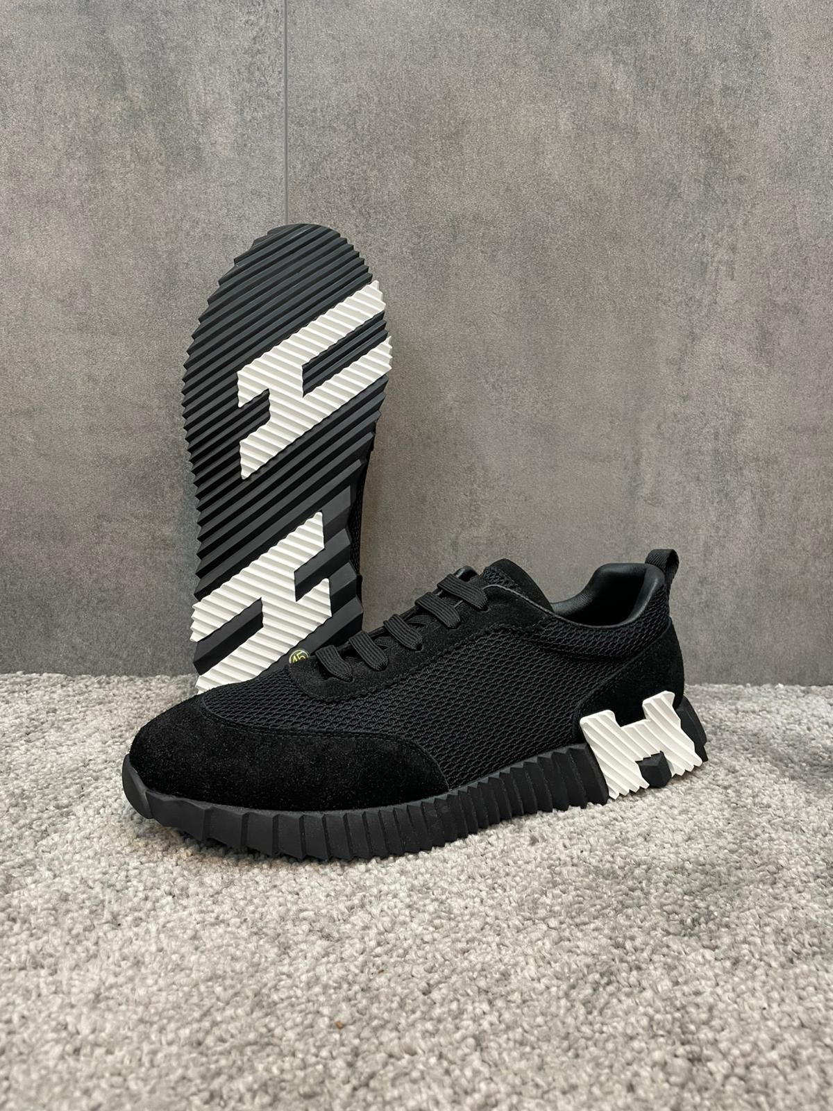 Hermes Bouncing Black White Logo