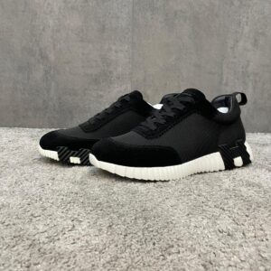 Hermes Bouncing Black On White